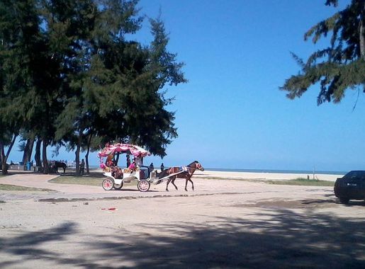 File:Pantai batu buruk.jpg - Wikimedia Commons