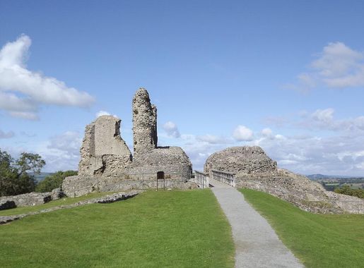 File:Castle and Path.JPG - Wikimedia Commons