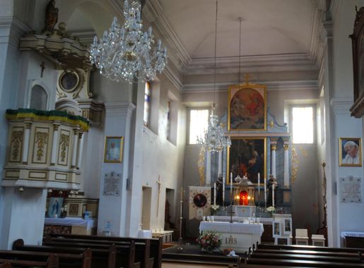 File:Jonavos bažnyčia. Interjeras.JPG - Wikimedia Commons