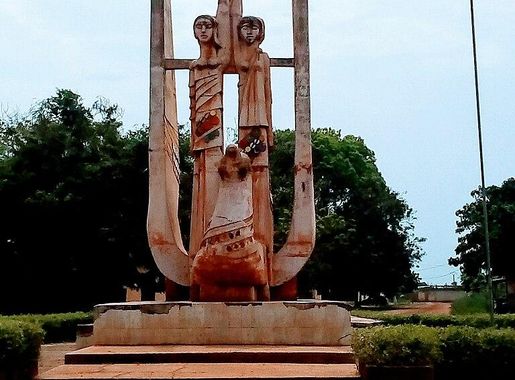 File:Monument du centenaire de Togoville.jpg - Wikimedia Commons