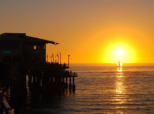 File:Sailboat in Sunset at the Santa Monica Pier.JPG - Wikimedia Commons