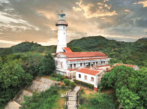 File:Cape Bojeador Lighthouse Landscaped Gardens.jpg - Wikipedia