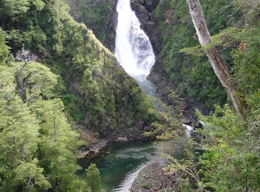 Archivo:Cascada Chachin PN Lanin.JPG - Wikipedia, la enciclopedia libre
