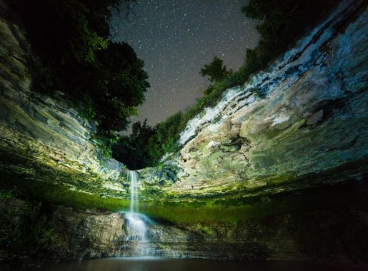 File:Saharna, cascada noaptea.jpg - Wikimedia Commons