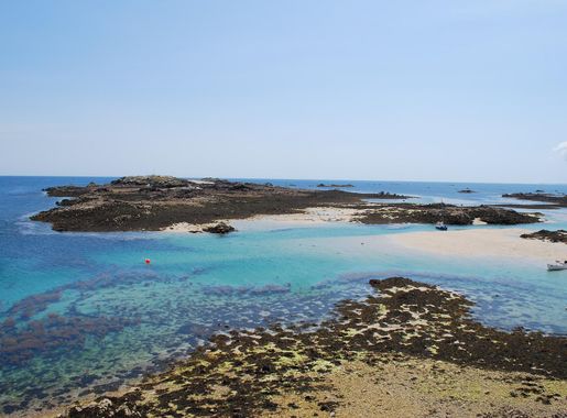 Fichier:Archipel des Écréhou à marée basse.JPG — Wikipédia