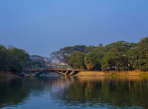 File:Bridge of Dhanmondi lake.jpg - Wikimedia Commons