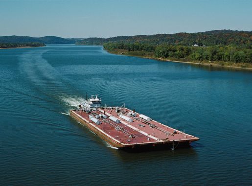 File:Towboat Ben McCool upbound on Ohio River with two tank barges (1 of 6)  87j082.jpg - Wikimedia Commons