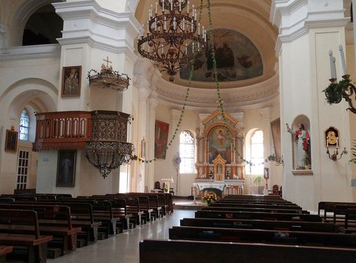 File:Utena, Kristaus Žengimo į dangų bažnyčia, interjeras.JPG - Wikimedia  Commons
