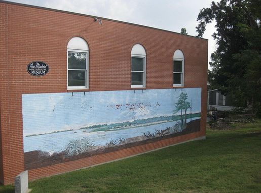 File:An exterior wall mural at the New Madrid Historical Museum in New  Madrid, Missouri (a8318458-f46b-4b13-b2a1-d66aa4867235).JPG - Wikimedia  Commons
