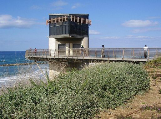 File:PikiWiki Israel 17538 Beach elevator in Netanya.JPG - Wikimedia Commons