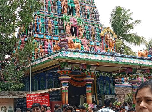 File:Peddamma Temple Gopuram , Jubilee Hills, Hyderabad.jpg - Wikimedia  Commons
