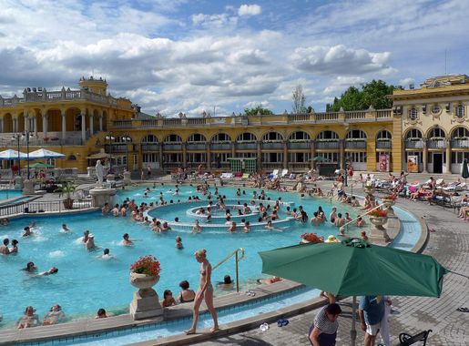File:Szechenyi Baths and Pool Budapest 10.JPG - Wikimedia Commons