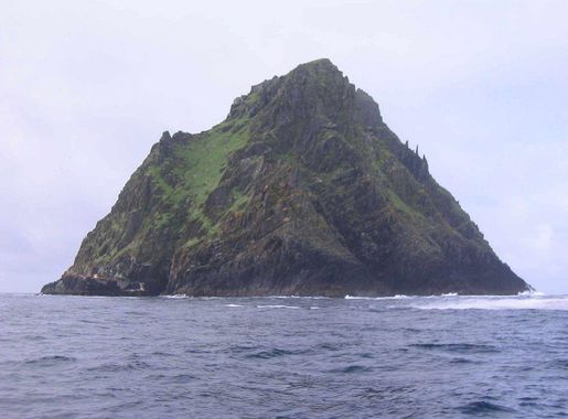File:Skellig Michael.jpg - Wikipedia
