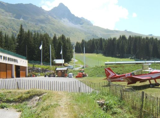 File:Altiport-Meribel.jpg - Wikimedia Commons