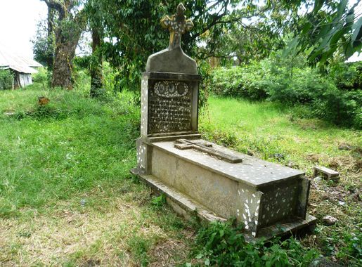 File:Cemetery at Debre Mariam Monastery on Lake Tana Ethiopia.jpg -  Wikimedia Commons