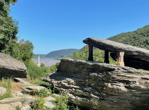 File:Jefferson Rock, Harpers Ferry, WV - looking east.jpg - Wikimedia  Commons