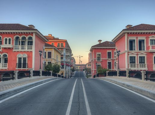 File:Bridge in Qanat Quartier.jpg - Wikimedia Commons