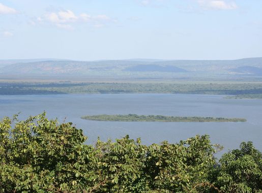 File:Lake Ihema.jpg - Wikimedia Commons
