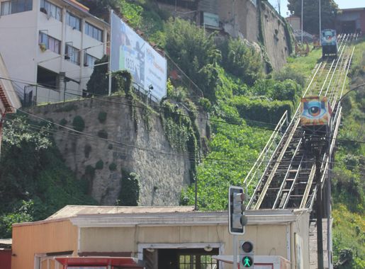 Archivo:Ascensor Artilleria Valparaíso.JPG - Wikipedia, la enciclopedia  libre