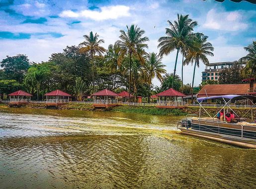 File:Lake Victoria as visible from Kisumu City.jpg - Wikimedia Commons
