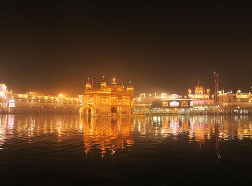 File:Amritsar golden temple night view 2.JPG - Wikimedia Commons