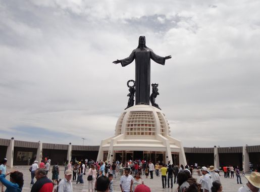 File:Cristo Rey - Cerro del Cubilete - Silao, Guanajuato - Explanada.jpg -  Wikimedia Commons