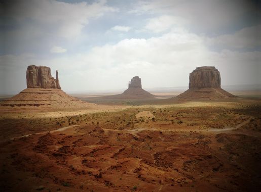 File:MONUMENT VALLEY NAVAJO TRIBAL PARK, ARIZONA - THE MITTENS & MERRICK  BUTTE.jpg - Wikimedia Commons