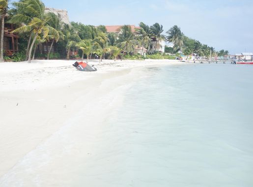 File:San Pedro, Ambergris Caye, Belize - Beach.JPG - Wikimedia Commons
