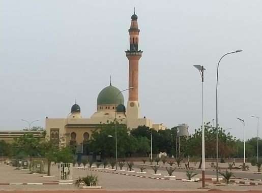 File:Vue de la grande mosquée de Niamey 01.jpg - Wikipedia