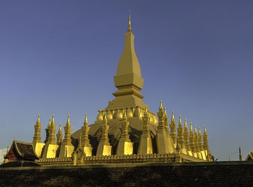 File:Pha That Luang (15174718019).jpg - Wikimedia Commons