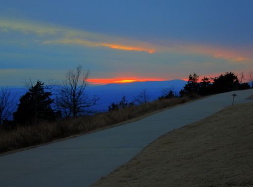 Dusk on the Moutain Side at Mount Magazine State Park, Arkansas image -  Free stock photo - Public Domain photo - CC0 Images