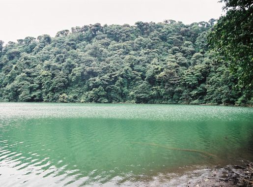 Archivo:Cerro chato crater lake.JPG - Wikipedia, la enciclopedia libre