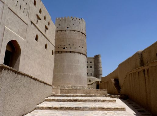 File:Bahla Fort in Oman 1.JPG - Wikimedia Commons
