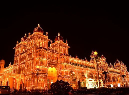 File:Mysore palace with night light show 1.jpg - Wikimedia Commons
