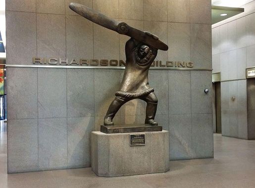 File:Leo Mol sculpture in the Richardson Building lobby in Winnipeg  Manitoba.jpg - Wikimedia Commons