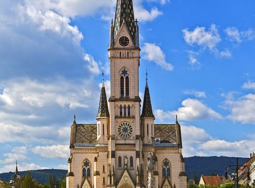 File:Kőszeg, Sacred Heart Church.jpg - Wikimedia Commons