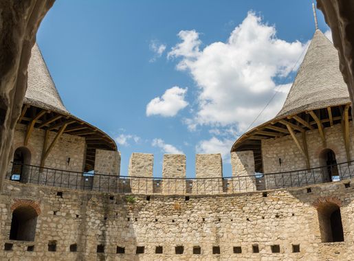 File:Сорокская крепость Cetatea Soroca Soroca Fortress (42928894930).jpg -  Wikimedia Commons