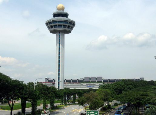 File:Singapore Changi Airport, Control Tower 2, Dec 05.JPG - Wikipedia