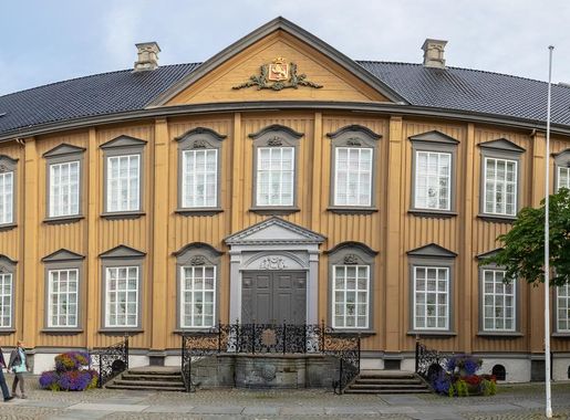 File:Stiftsgården, Trondheim, Noruega, 2019-09-06, DD 39-40 PAN.jpg -  Wikimedia Commons