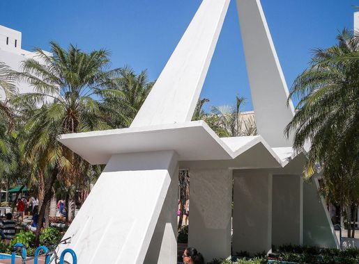 File:Lincoln Road Mall-6.jpg - Wikimedia Commons