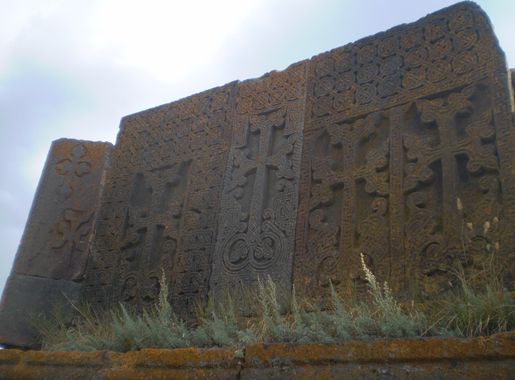 File:NoraduzKhachkarRow.JPG - Wikimedia Commons