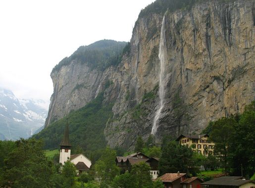 Soubor:5323 - Lauterbrunnen - Staubbachfälle viewed from Wegneralpbahn.JPG  – Wikipedie
