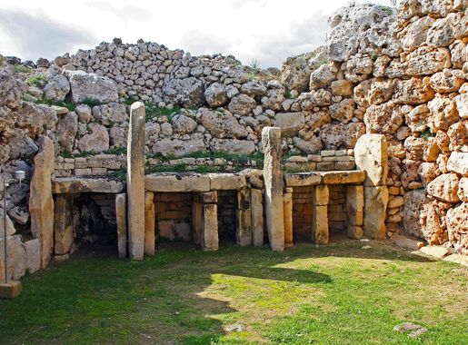 File:Ggantija Temples, Xaghra, Gozo.jpg - Wikipedia