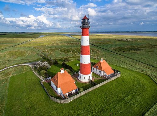 File:Leuchtturm in Westerheversand.jpg - Wikipedia