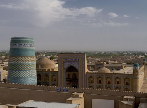 File:Muhammad Amin Khan Madrasa, Khiva, Uzbekistan.jpg - Wikimedia Commons