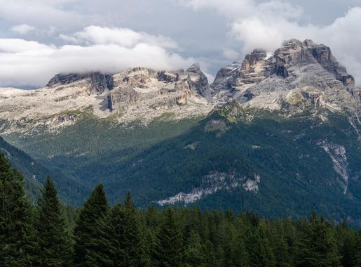 Datei:Brenta Dolomites, view from Ritorto lodge 02.jpg – Wikipedia