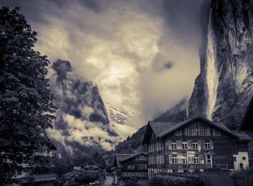 File:Staubbach Falls In Lauterbrunnen (220841433).jpeg - Wikimedia Commons