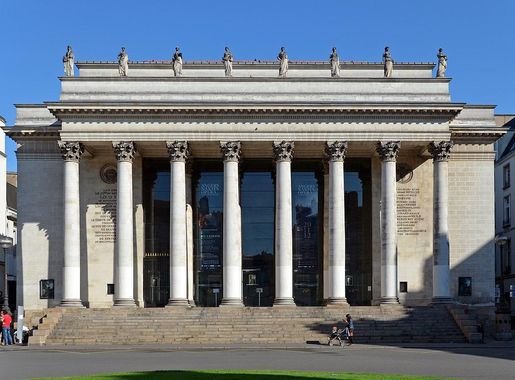 File:Théâtre Graslin - Place Graslin, Nantes.jpg - Wikimedia Commons