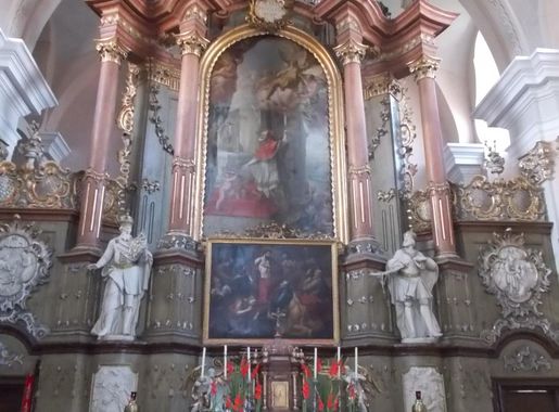 File:Church of the Whites. Main altar. - Vác.JPG - Wikimedia Commons