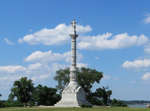 File:Yorktown Victory Monument, Colonial National Historic Site, Yorktown,  Virginia (14239327850).jpg - Wikimedia Commons